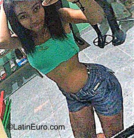 Date this sensual Dominican Republic girl Yarlin from Santo Domingo DO22948