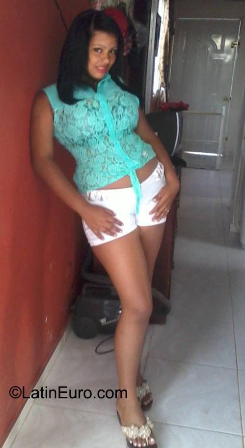 Date this georgeous Dominican Republic girl Eunice from La Vega DO22976