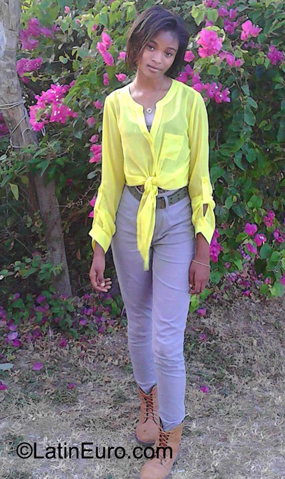 Date this good-looking Jamaica girl Crisila from Ocho Rios JM2133
