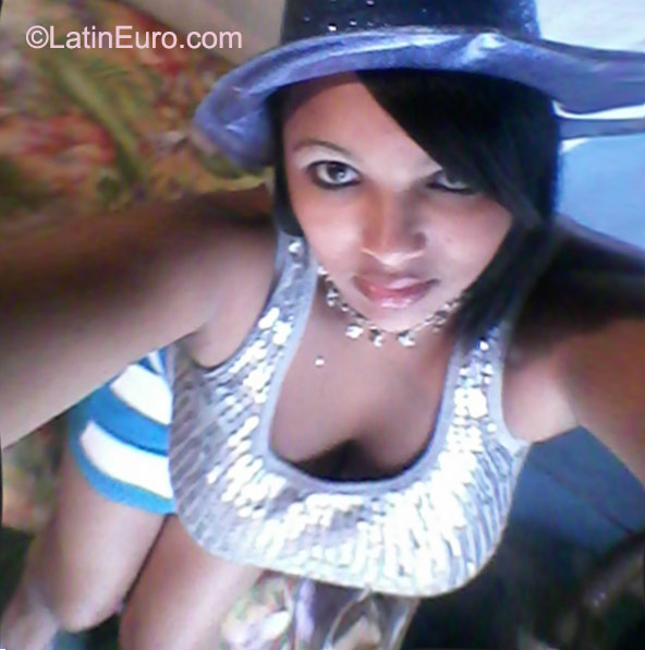 Date this young Dominican Republic girl Yasneski from La Vega DO22994