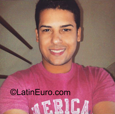 Date this athletic Dominican Republic man Leury from Santo Domingo DO23007