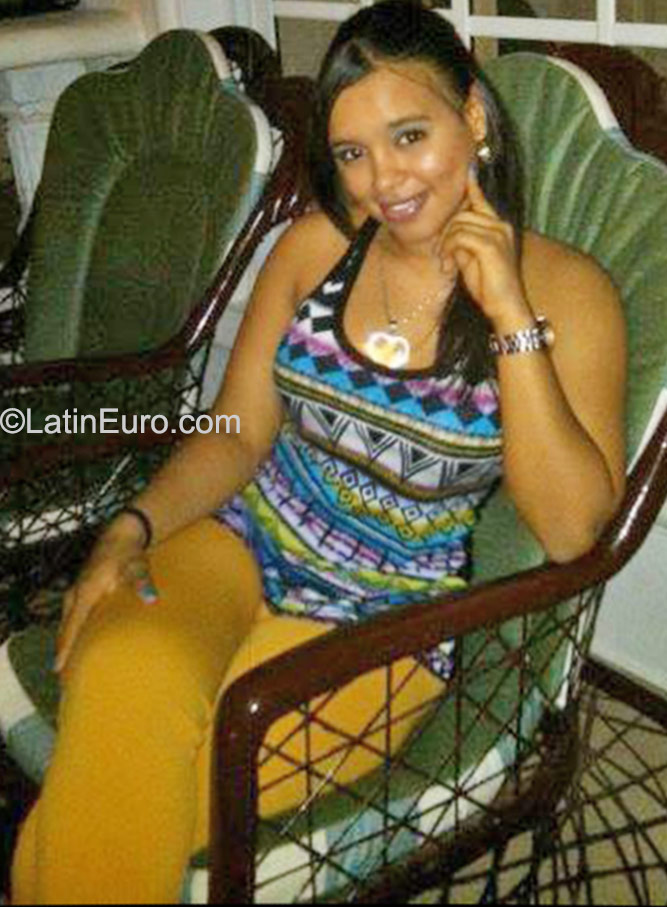 Date this young Dominican Republic girl Karina from Santo Domingo DO23011