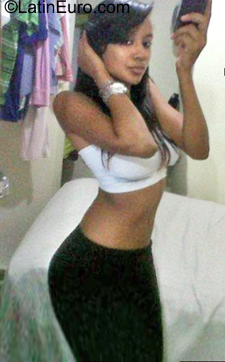 Date this happy Dominican Republic girl Ana from Santo Domingo DO23013