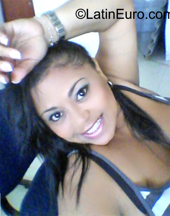 Date this hot Colombia girl Yenis de la bar from Cartagena CO17879