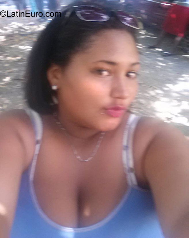 Date this exotic Dominican Republic girl Jarony from Santo Domingo DO23058