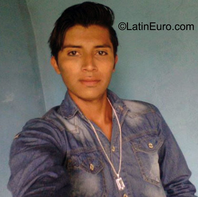 Date this georgeous Colombia man Kelwen from Bogota CO17918