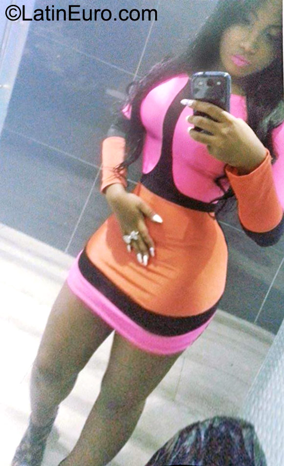 Date this attractive Dominican Republic girl Vicky from Santo Domingo DO23068