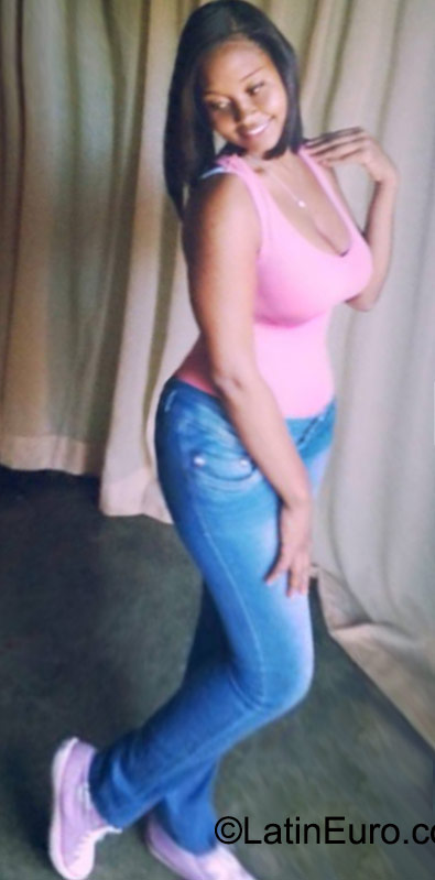 Date this sultry Dominican Republic girl Leidi from Higuey DO23070