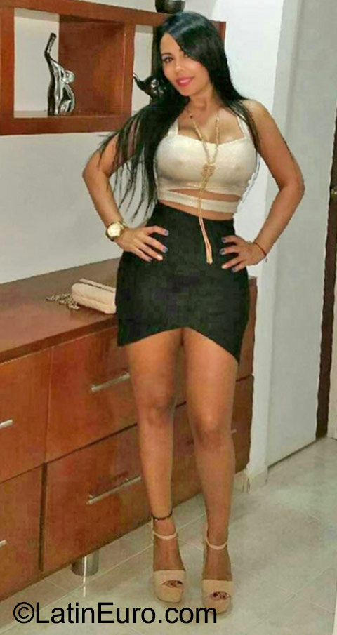 Date this hard body Colombia girl Vanessa from Cali CO17925