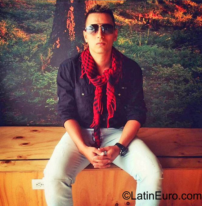 Date this charming Colombia man Mauricio from Medellin CO17934