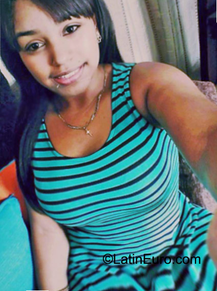 Date this attractive Dominican Republic girl Nicol from Santiago DO23126