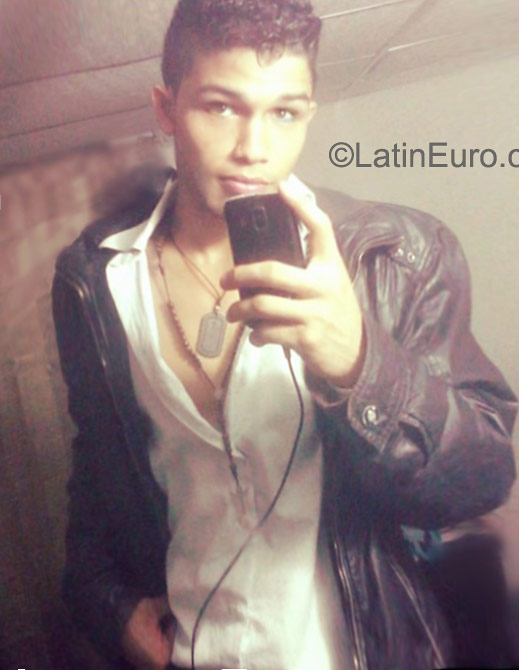 Date this young Venezuela man Brian from Merida VE623