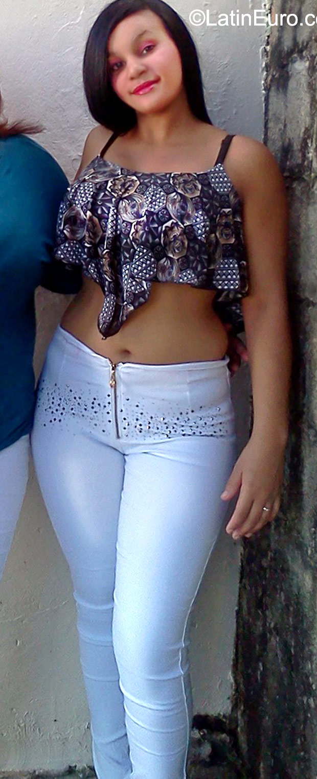 Date this hot Dominican Republic girl Franyi from Santo Domingo DO24524