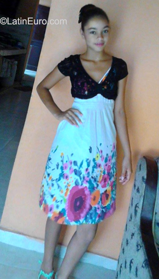 Date this passionate Dominican Republic girl Albaares from Santo Domingo DO23192
