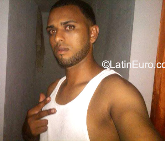 Date this good-looking Dominican Republic man Diego from santiago DO23194