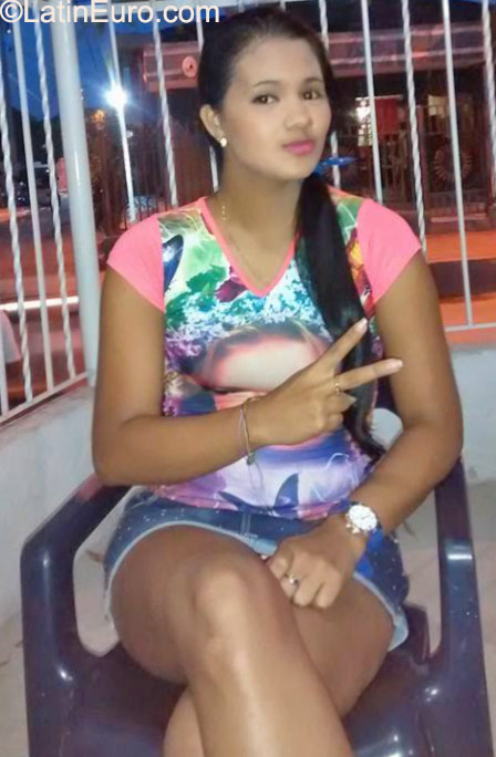 Date this charming Colombia girl Yanaris from Barranquilla CO18003