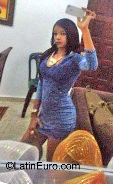 Date this georgeous Dominican Republic girl Estefany from Santo Domingo DO23238