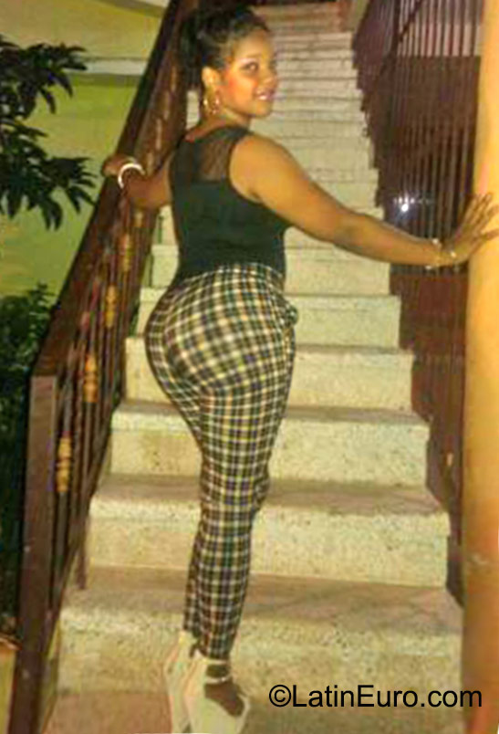 Date this stunning Dominican Republic girl Sara from Santo Domingo DO23240