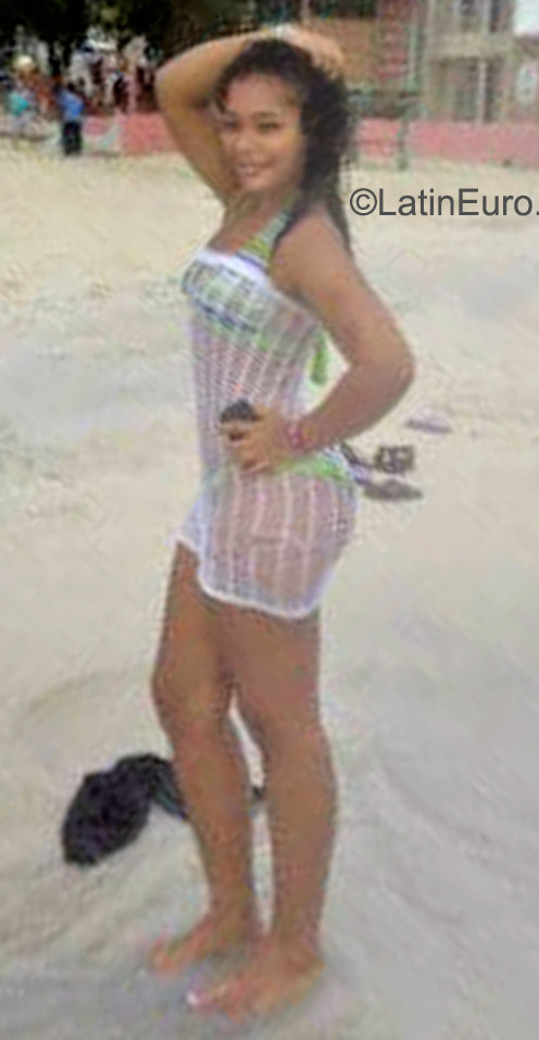 Date this charming Dominican Republic girl Carolina from Santo Domingo DO23301