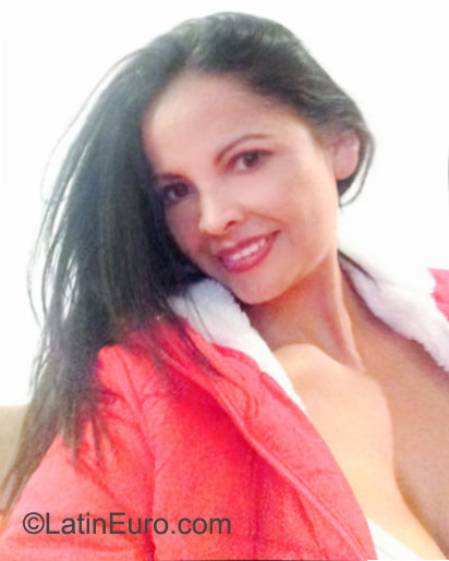Date this gorgeous Colombia girl Tatia from Bogota CO18035