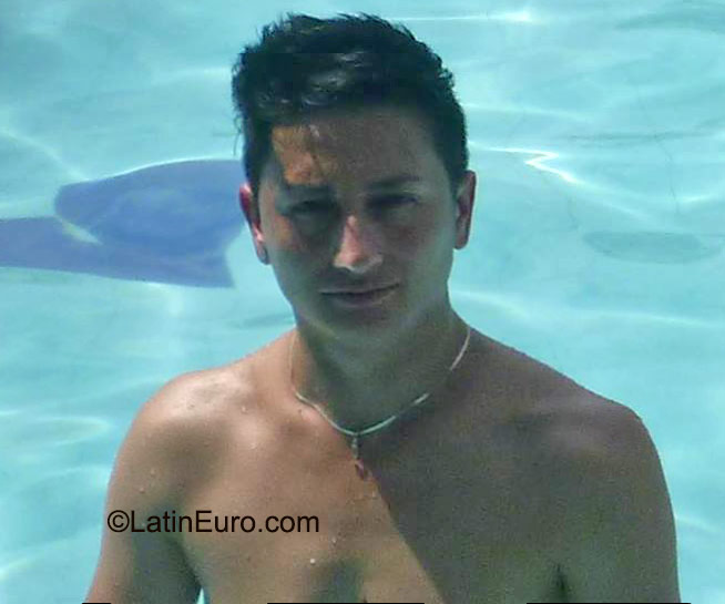 Date this delightful Colombia man Enrique from Bogota CO18036