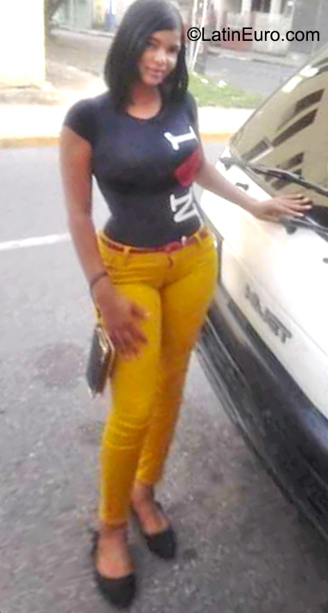 Date this athletic Dominican Republic girl Ruth from San Cristobal DO23321