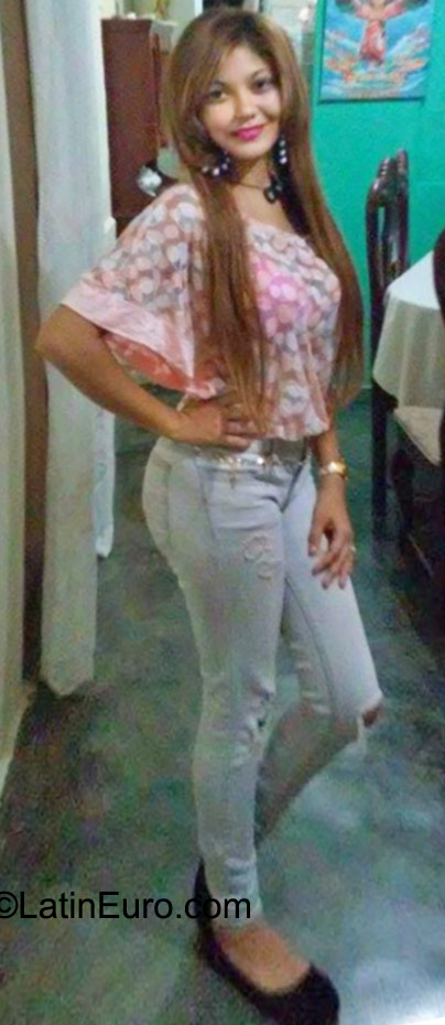 Date this nice looking Dominican Republic girl Mariannely from Santo Domingo DO23330