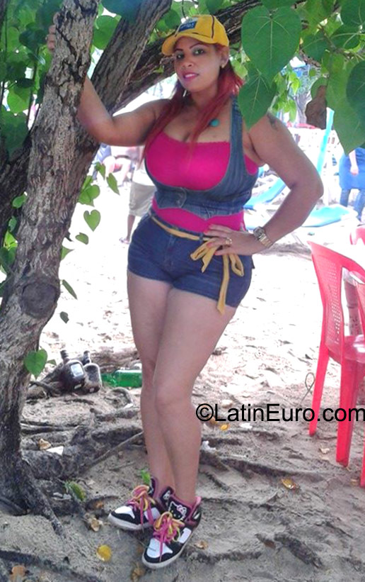 Date this beautiful Dominican Republic girl Claribel from Santo Domingo DO23354