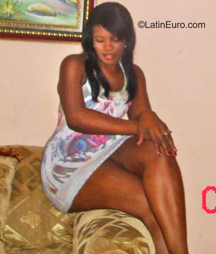 Date this young Dominican Republic girl Lara from Santo Domingo DO26514