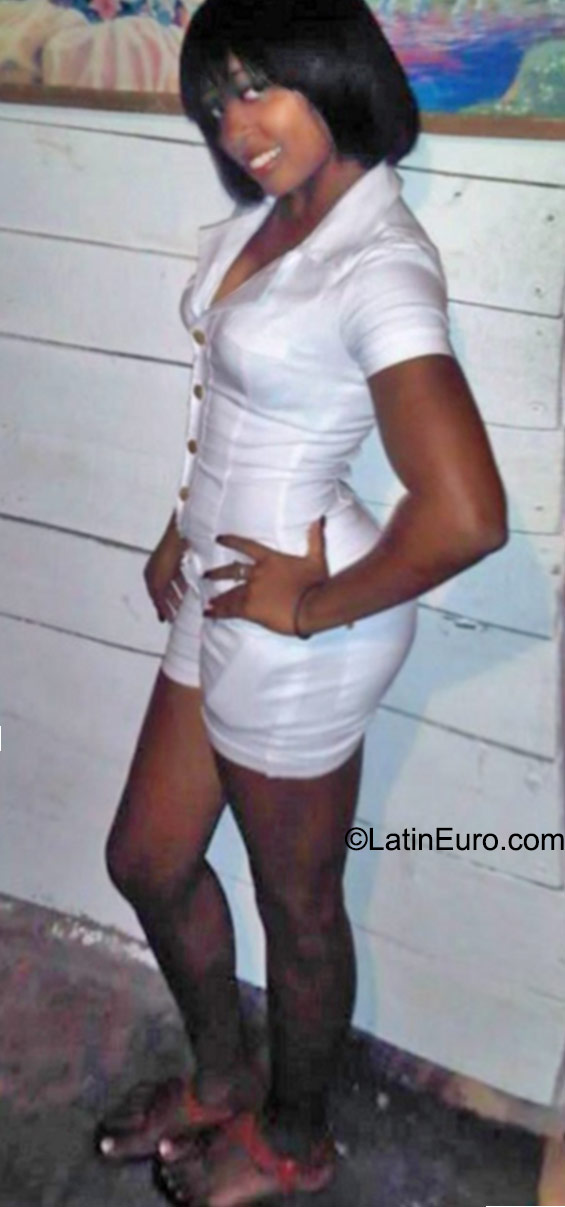 Date this gorgeous Dominican Republic girl Elvira from Santo Domingo DO23387