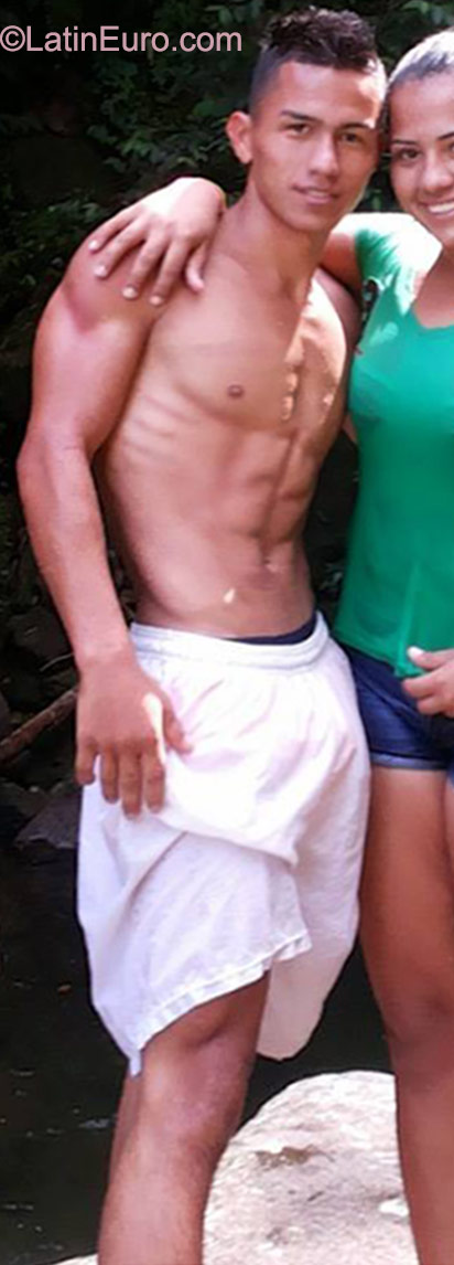 Date this cute Colombia man Ivan from Medellin CO18082