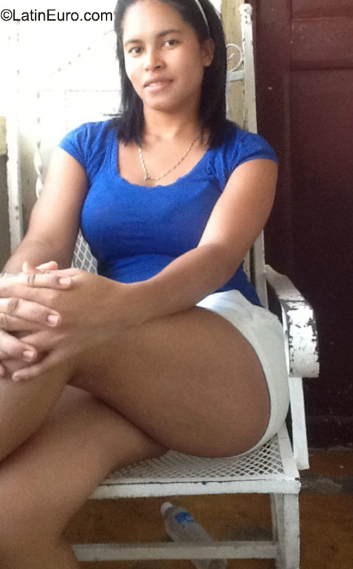 Date this good-looking Dominican Republic girl Carolina from Santo Domingo DO23396