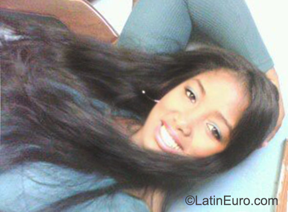 Date this nice looking Dominican Republic girl Ivalisa from Santo Domingo DO23398