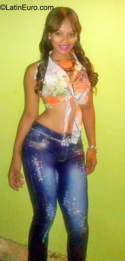 Date this happy Dominican Republic girl Lisandria from Puerto plata DO23497
