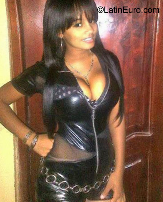 Date this good-looking Dominican Republic girl Brenda from Santo Domingo DO23506