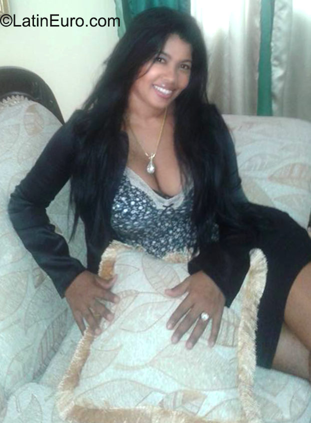 Date this stunning Dominican Republic girl Marleny from Santo Domingo DO23513