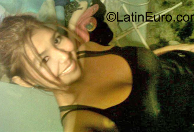 Date this exotic Venezuela girl Rinia from Caracas VE630