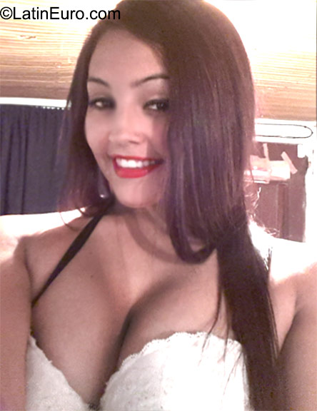 Date this exotic Colombia girl Camila from Manizales CO18130
