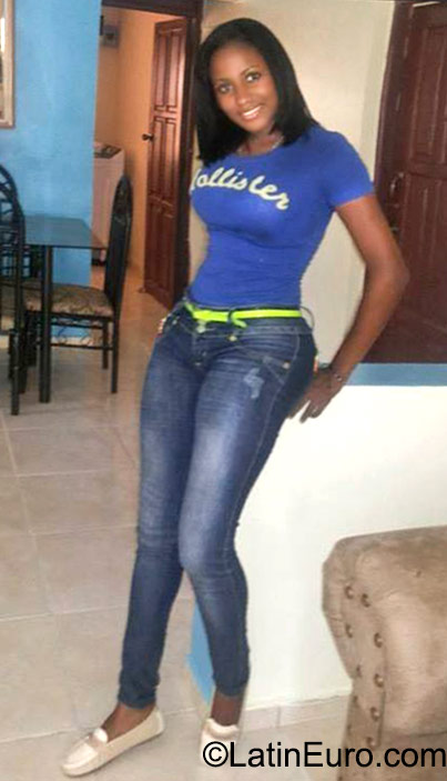 Date this pretty Dominican Republic girl Lisbeth from Santo Domingo DO23517