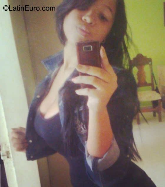 Date this hard body Venezuela girl Fandi from Caracas VE631