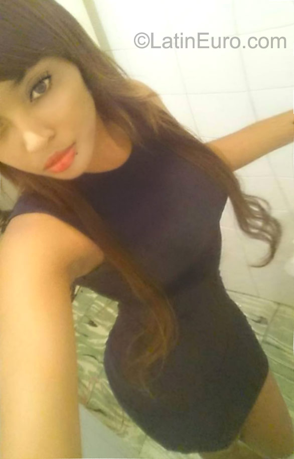 Date this sensual Dominican Republic girl Maria from Santo Domingo DO23541