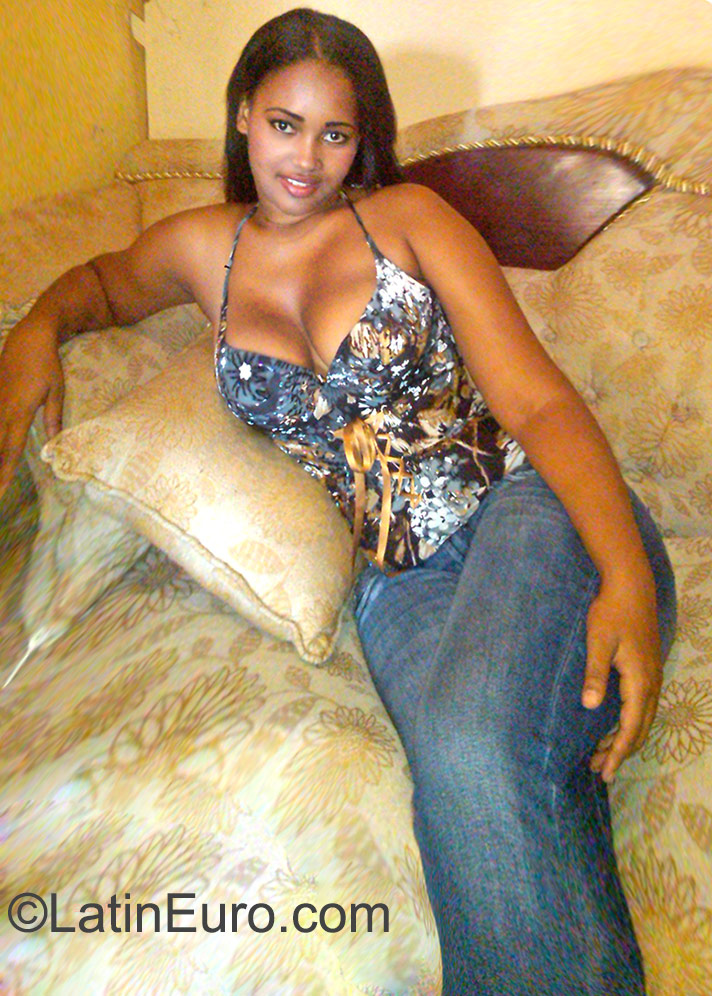 Date this gorgeous Dominican Republic girl Adriana from Santo Domingo DO23542