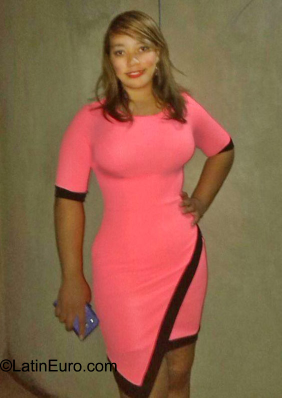 Date this lovely Dominican Republic girl Yesenia from Santo Domingo DO23547