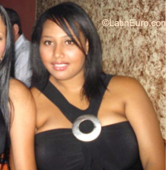 Date this charming Colombia girl Melisa from Cali CO18144