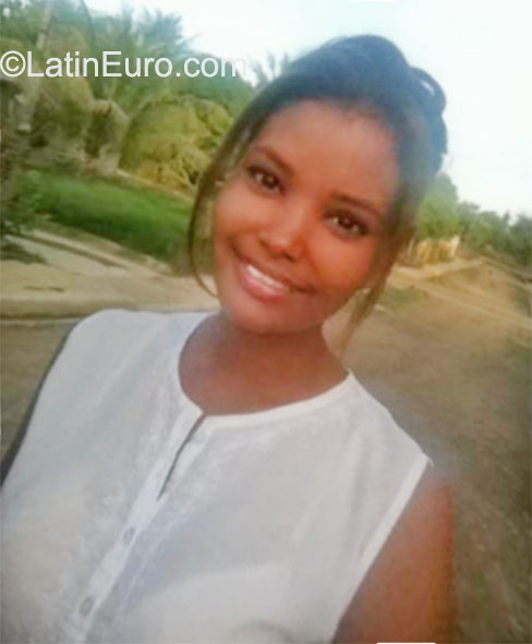 Date this beautiful Dominican Republic girl Zuleika from Santo Domingo DO23580