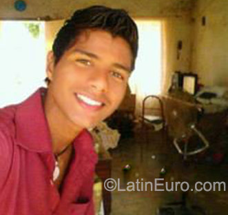 Date this beautiful Venezuela man Andres from maracaibo VE635