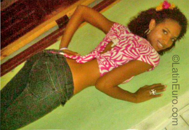 Date this attractive Dominican Republic girl Shedelan from Santo Domingo DO23598