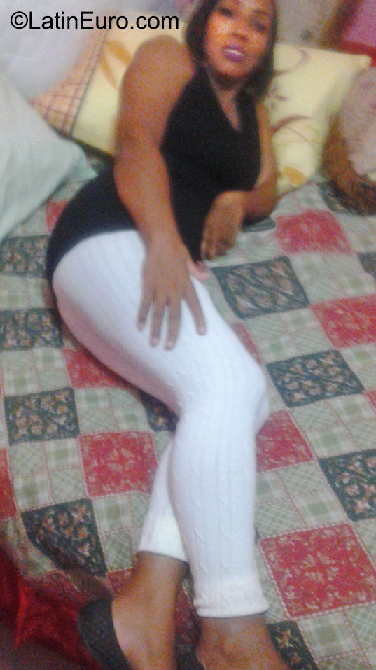 Date this foxy Dominican Republic girl Magy from Santo Domingo DO23622