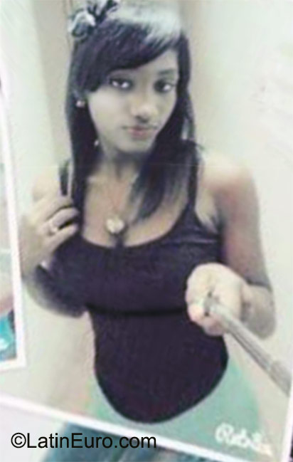 Date this foxy Dominican Republic girl Staicy from Santiago DO23631