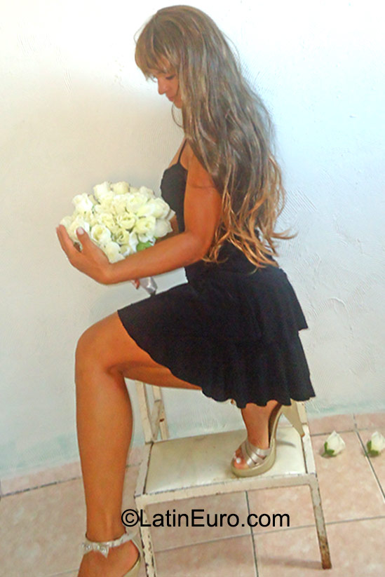 Date this nice looking Brazil girl Bela from Recife BR9544